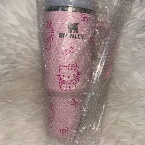 Stanley X Hello Kitty 40oz Tumbler Pink New - Picture 3 of 7
